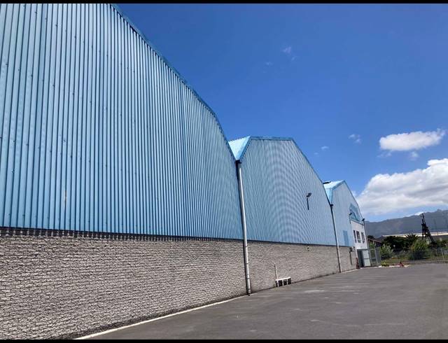 2,200M² WAREHOUSE RENTED IN OTTERY